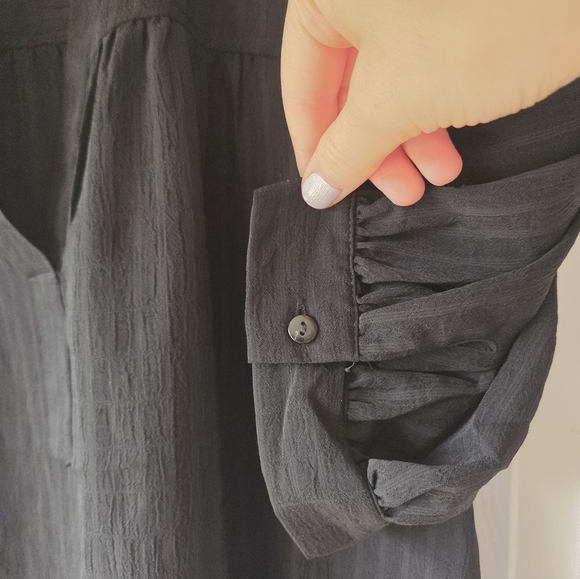 Rose +‎ Olive Blouse M Black Short Sleeves V Neck - Picture 7 of 7